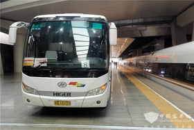 服务全国两会的欧辉客车